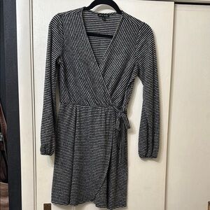 Gray Sheath Dress with Bishop Sleeves and V-Neck